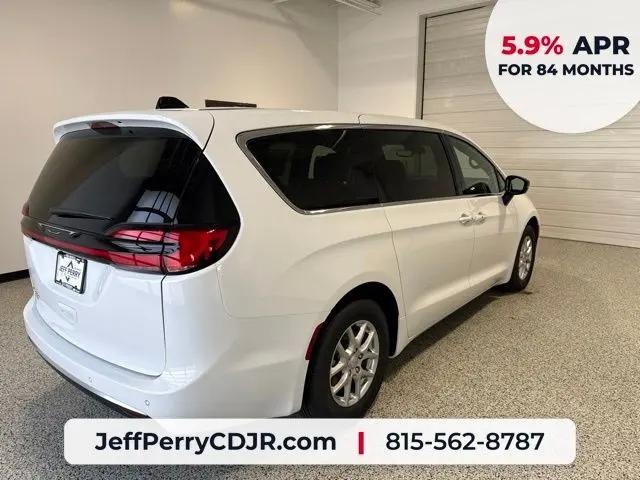 2027 Chrysler Pacifica Select