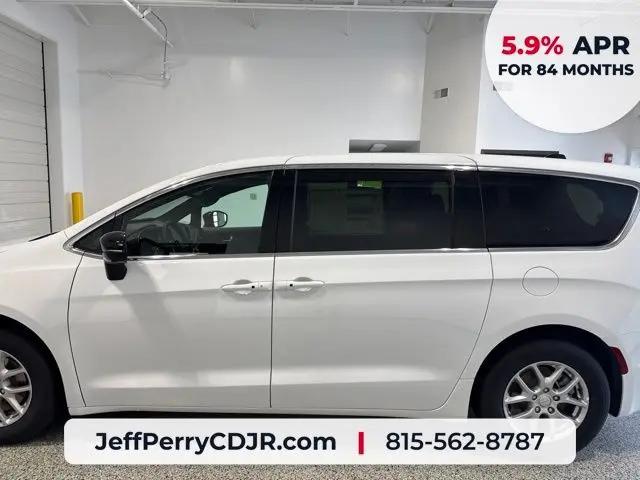 2027 Chrysler Pacifica Select