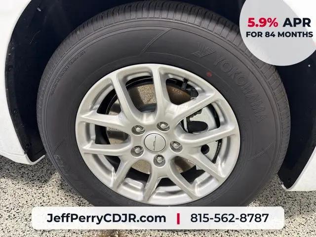 2027 Chrysler Pacifica Select