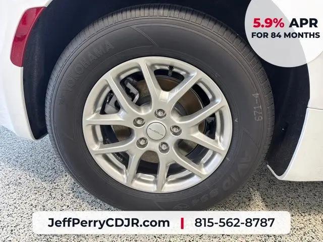 2027 Chrysler Pacifica Select