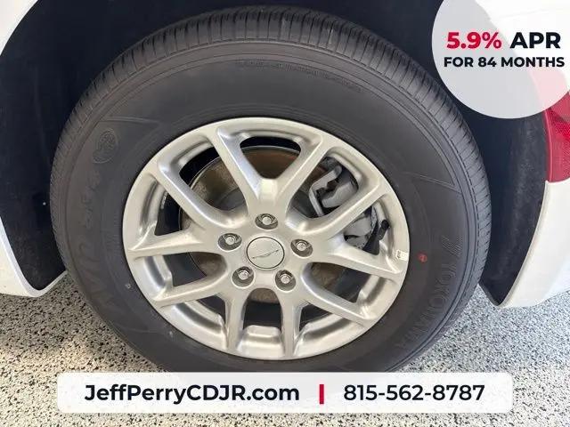 2027 Chrysler Pacifica Select