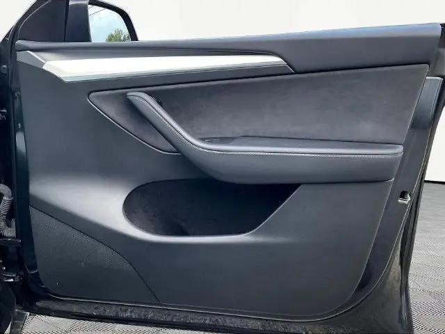 2024 Tesla Model Y Long Range Single Motor Rear-Wheel Drive