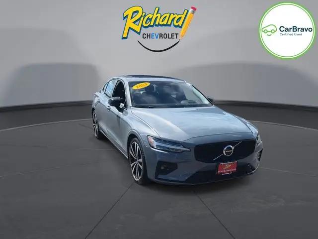 2023 Volvo S60 B5 Plus Dark Theme