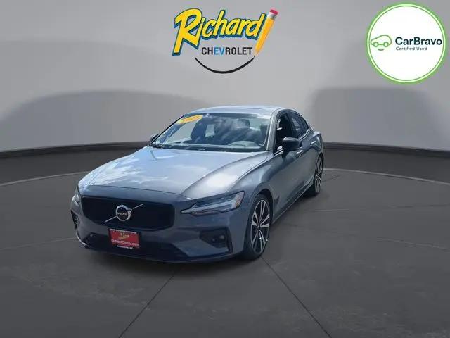 2023 Volvo S60 B5 Plus Dark Theme