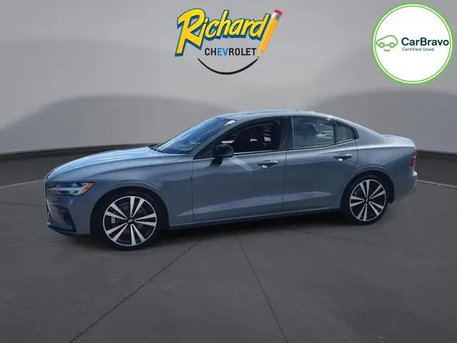 2023 Volvo S60 B5 Plus Dark Theme