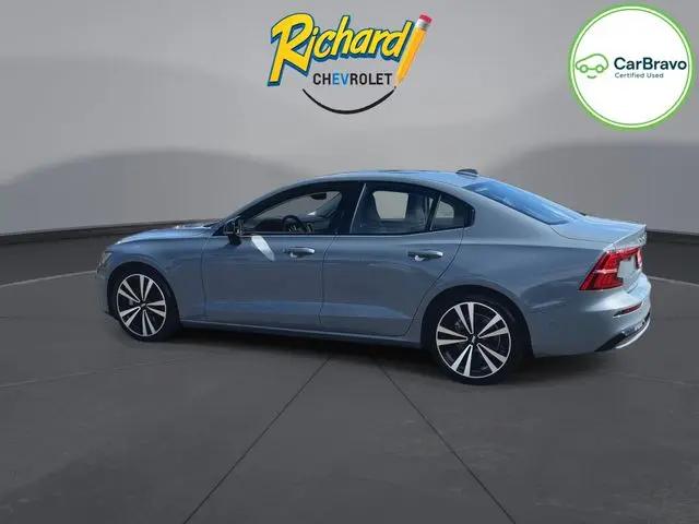 2023 Volvo S60 B5 Plus Dark Theme