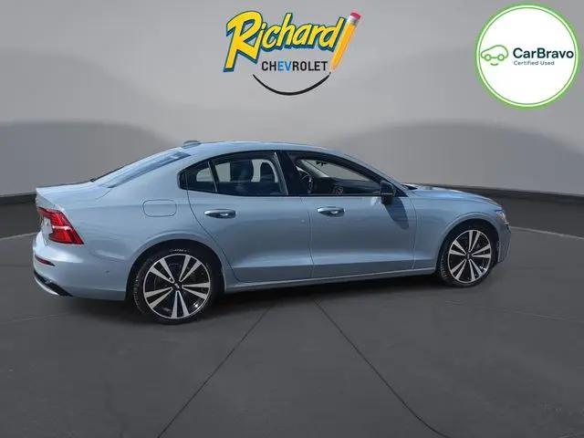 2023 Volvo S60 B5 Plus Dark Theme