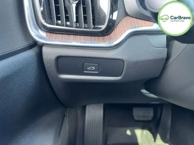 2023 Volvo S60 B5 Plus Dark Theme