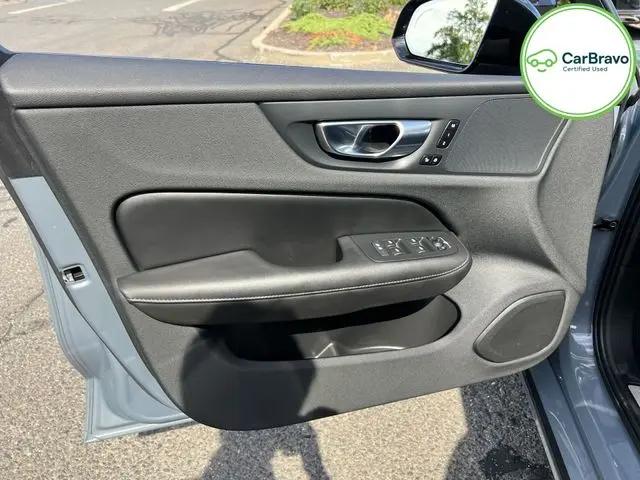 2023 Volvo S60 B5 Plus Dark Theme