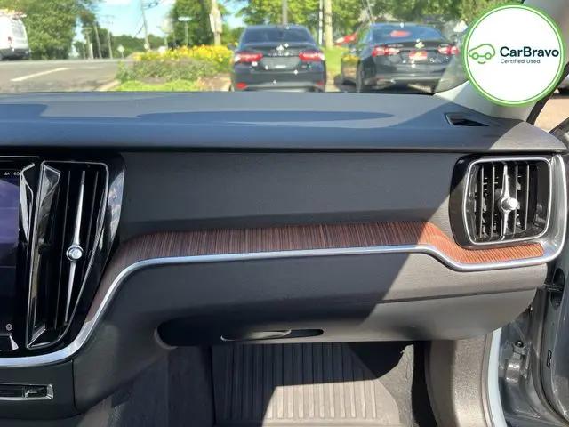 2023 Volvo S60 B5 Plus Dark Theme