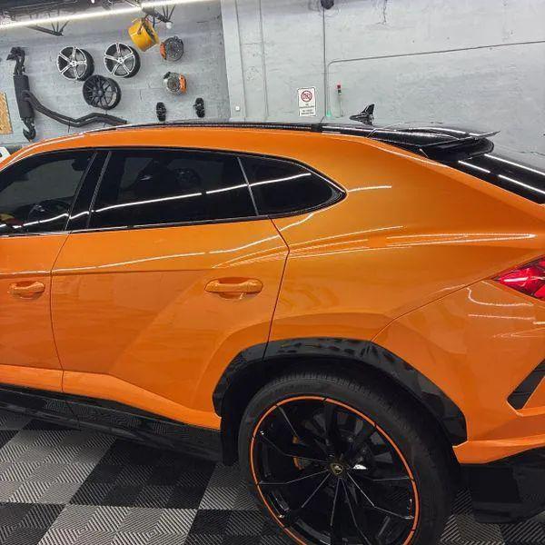 2021 Lamborghini Urus Graphite Capsule