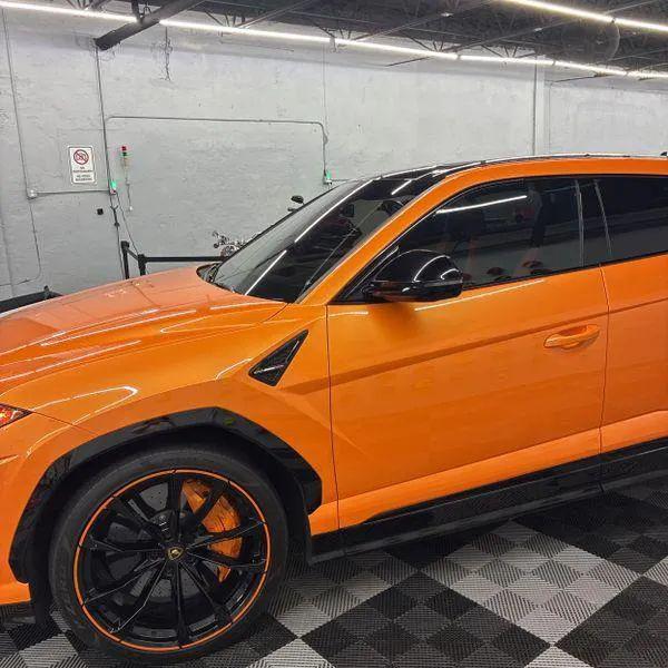 2021 Lamborghini Urus Graphite Capsule