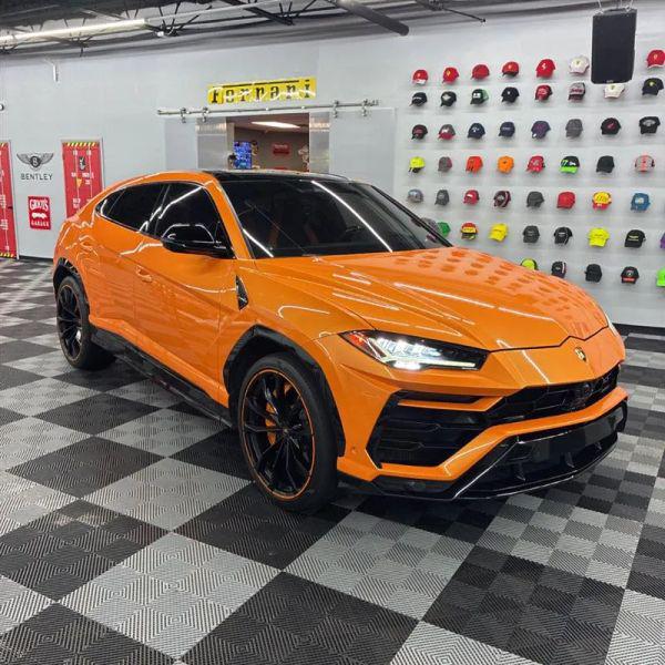 2021 Lamborghini Urus Graphite Capsule