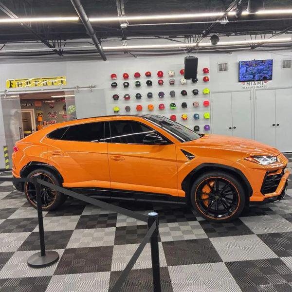 2021 Lamborghini Urus Graphite Capsule