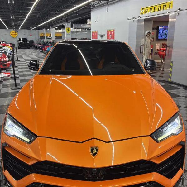 2021 Lamborghini Urus Graphite Capsule