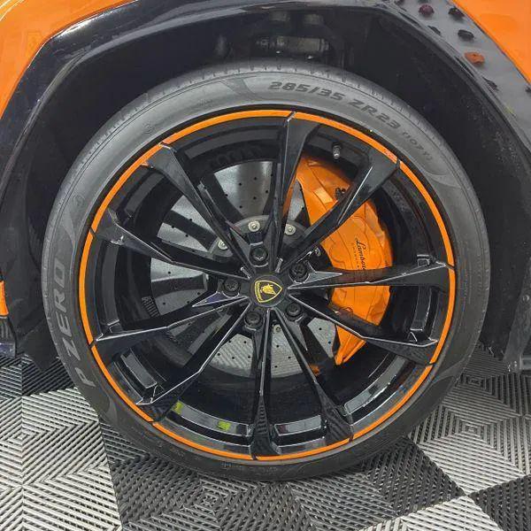 2021 Lamborghini Urus Graphite Capsule