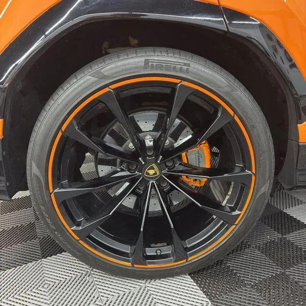 2021 Lamborghini Urus Graphite Capsule