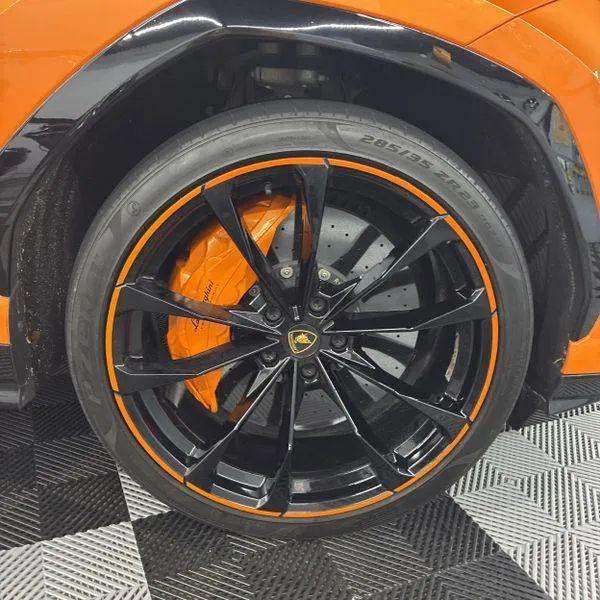 2021 Lamborghini Urus Graphite Capsule