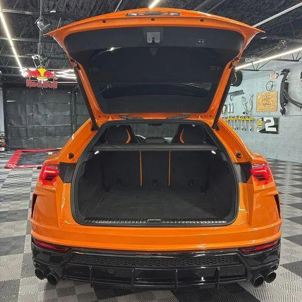 2021 Lamborghini Urus Graphite Capsule