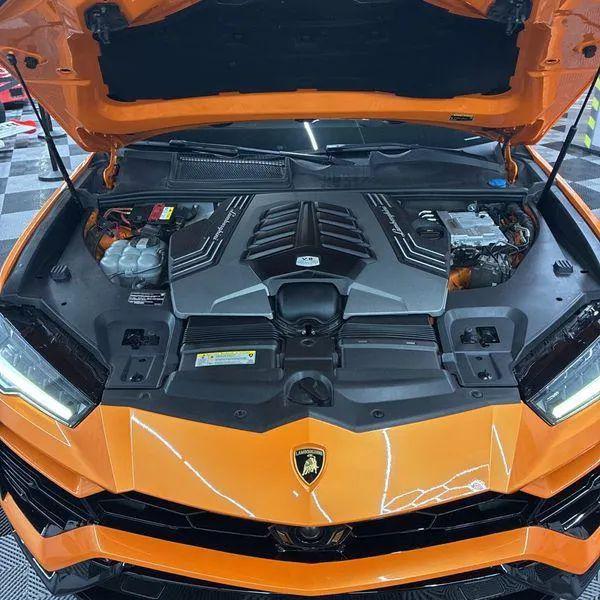 2021 Lamborghini Urus Graphite Capsule