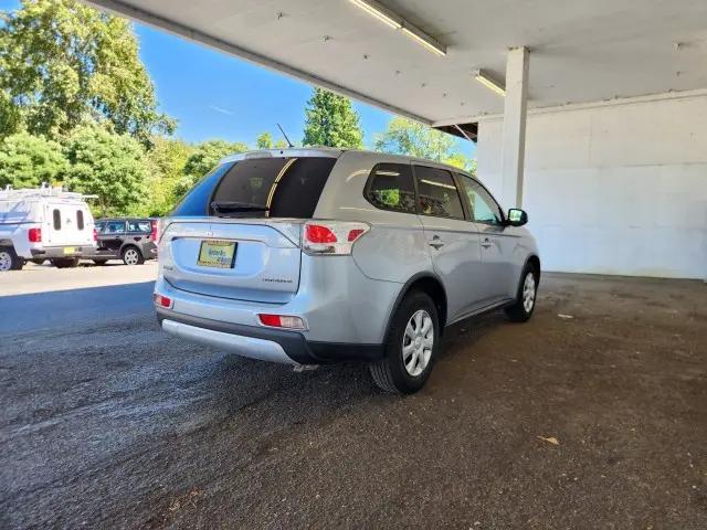 2015 Mitsubishi Outlander ES