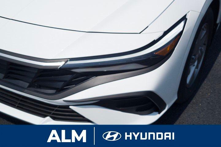 New 2026 Serenity White Pearl HYUNDAI SE image 10
