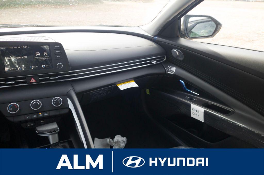 New 2026 Serenity White Pearl HYUNDAI SE image 18