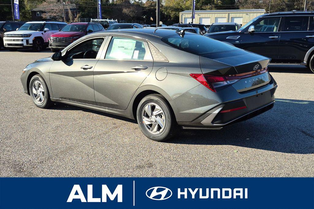 New 2026 Gray HYUNDAI SE image 9