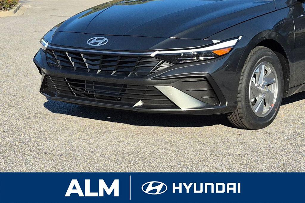 New 2026 Gray HYUNDAI SE image 11