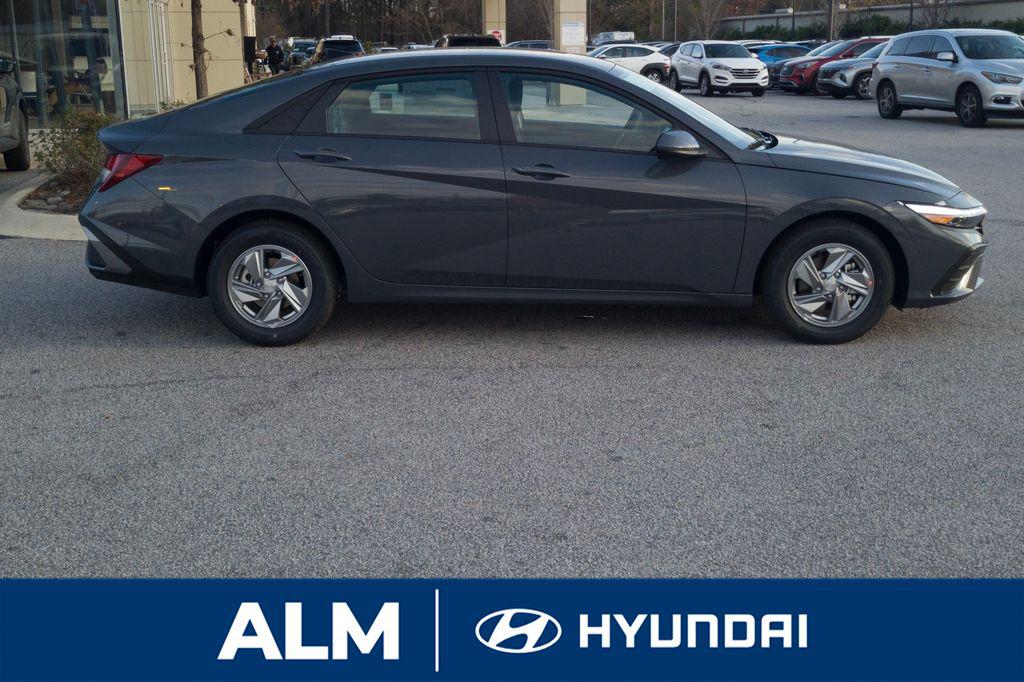 New 2026 Amazon Gray HYUNDAI SE image 5