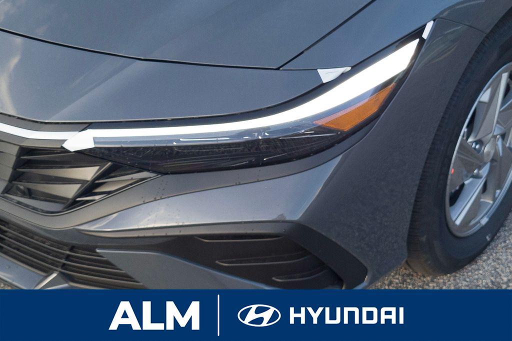 New 2026 Amazon Gray HYUNDAI SE image 11
