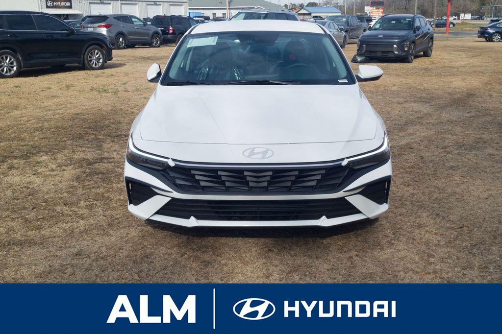 New 2026 Serenity White Pearl HYUNDAI SE image 3