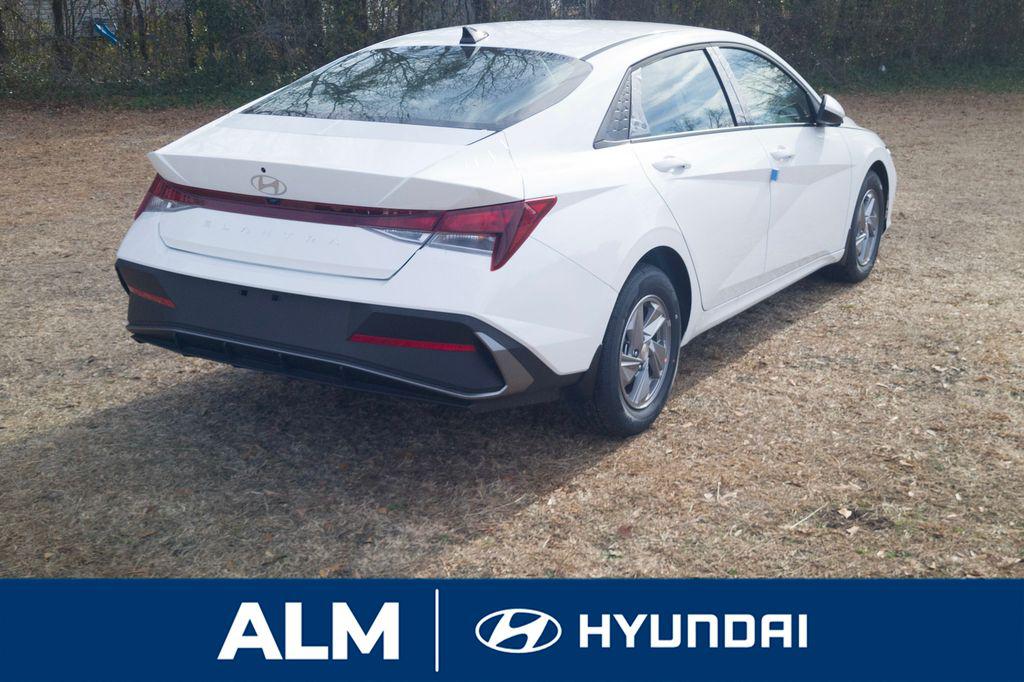 New 2026 Serenity White Pearl HYUNDAI SE image 6