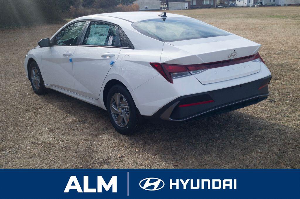 New 2026 Serenity White Pearl HYUNDAI SE image 8