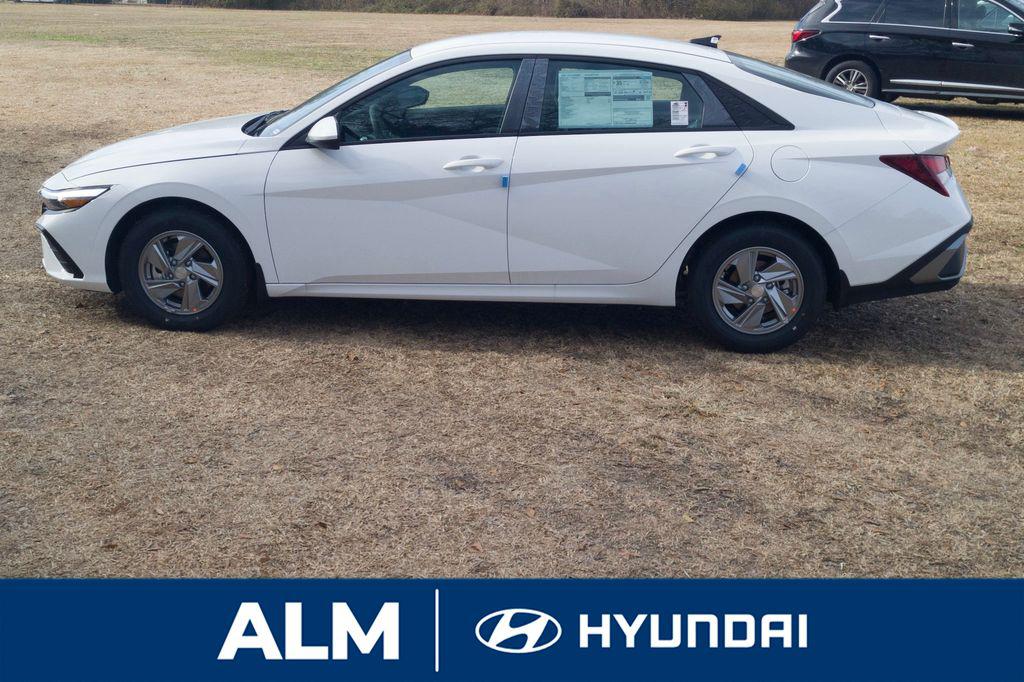 New 2026 Serenity White Pearl HYUNDAI SE image 9