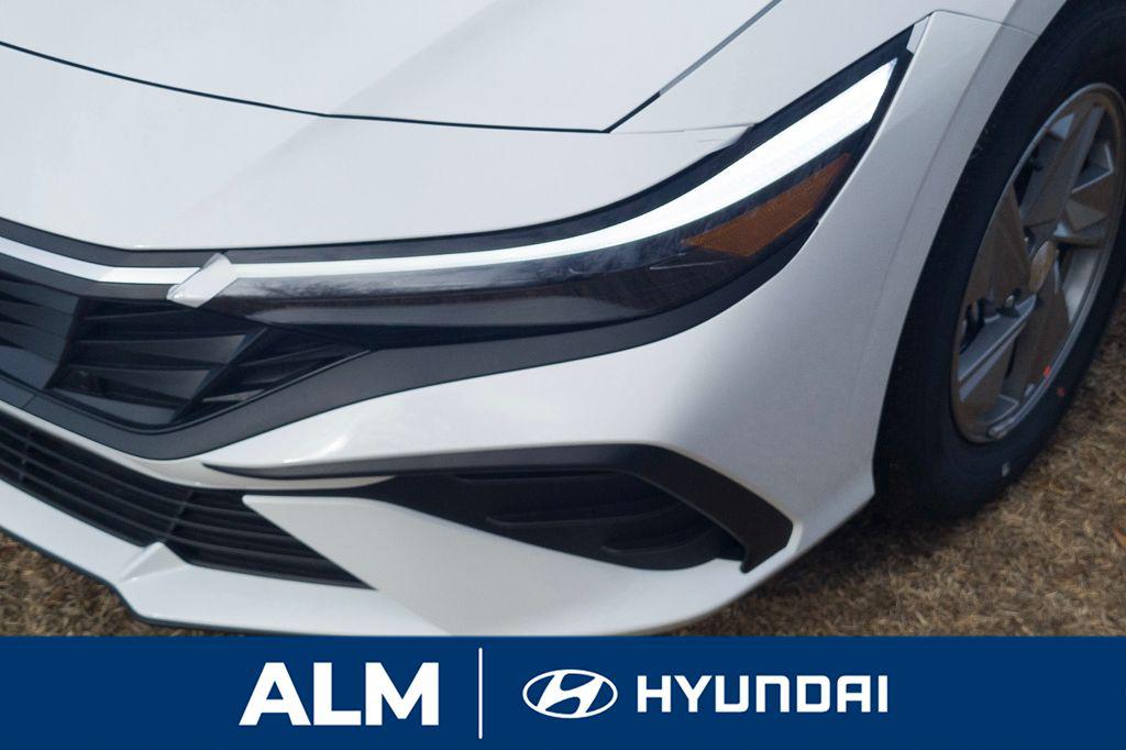 New 2026 Serenity White Pearl HYUNDAI SE image 10