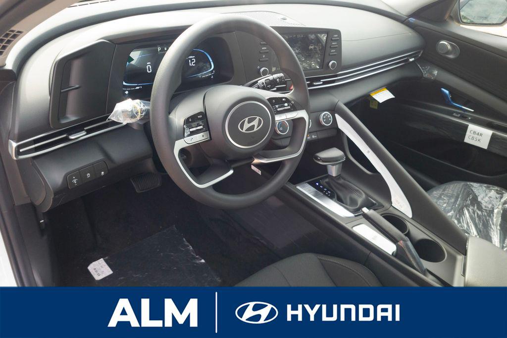 New 2026 Serenity White Pearl HYUNDAI SE image 12