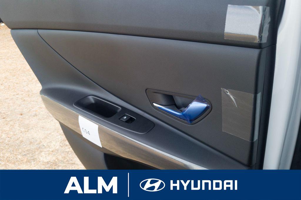 New 2026 Serenity White Pearl HYUNDAI SE image 17