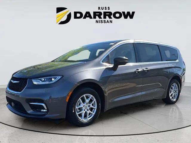 2023 Chrysler Pacifica Touring L for sale in Milwaukee, WI