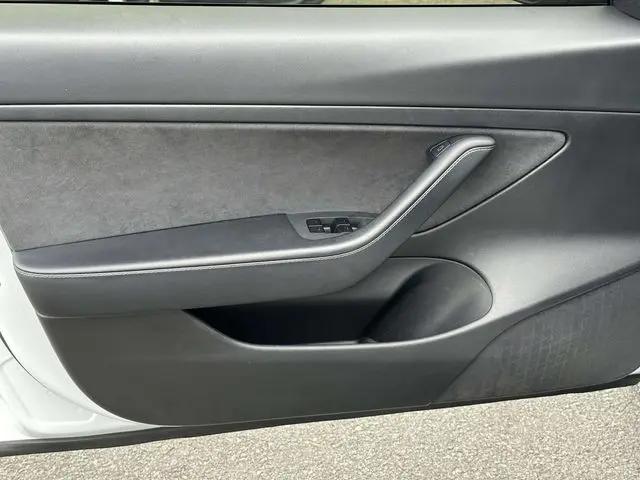 2021 Tesla Model 3 Standard Range Plus Rear-Wheel Drive