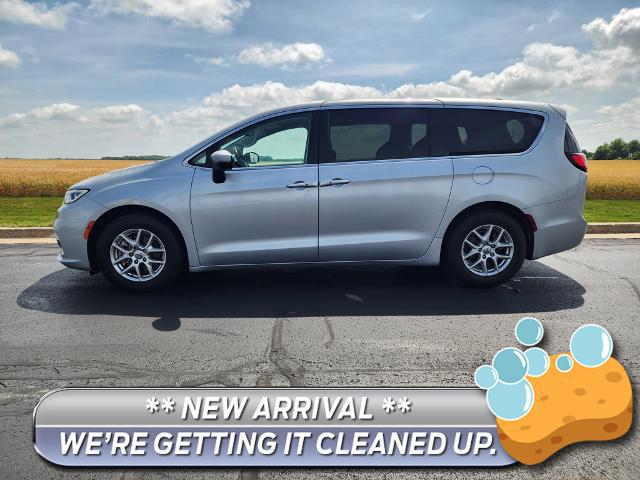 2023 Chrysler Pacifica Touring L for sale in Watseka, IL