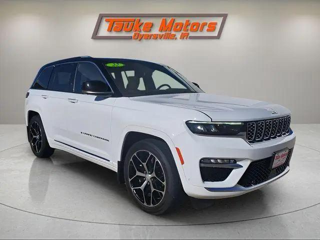 2022 Jeep Grand Cherokee Summit Reserve 4x4 for sale in Dyersville, IA