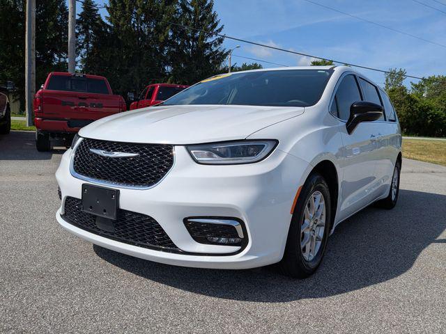 2024 Chrysler Pacifica Touring L for sale in Demotte, IN