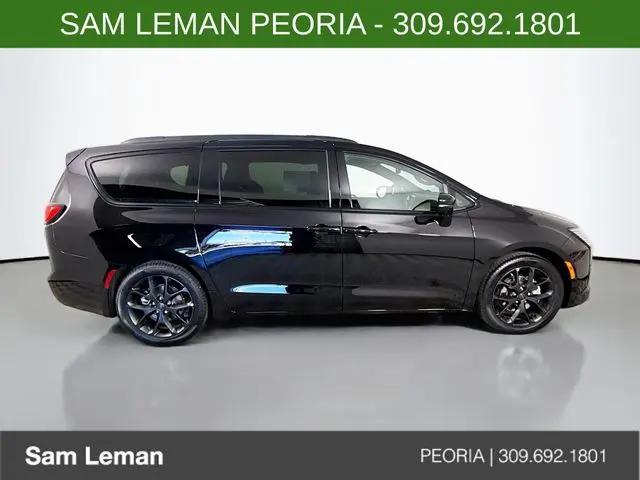 2027 Chrysler Pacifica Limited