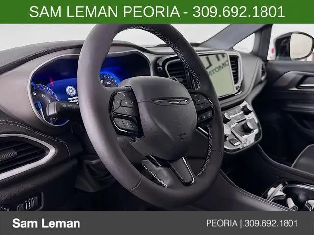 2027 Chrysler Pacifica Limited