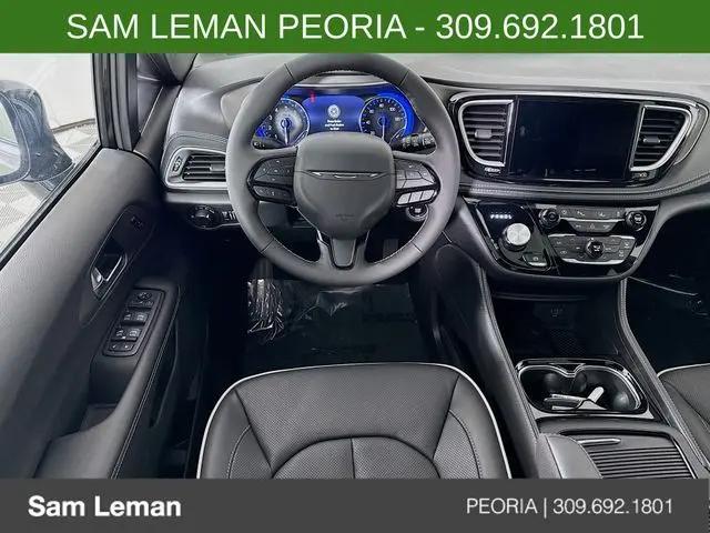 2027 Chrysler Pacifica Limited