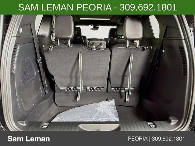 2027 Chrysler Pacifica Limited