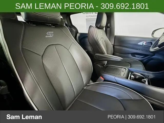 2027 Chrysler Pacifica Limited