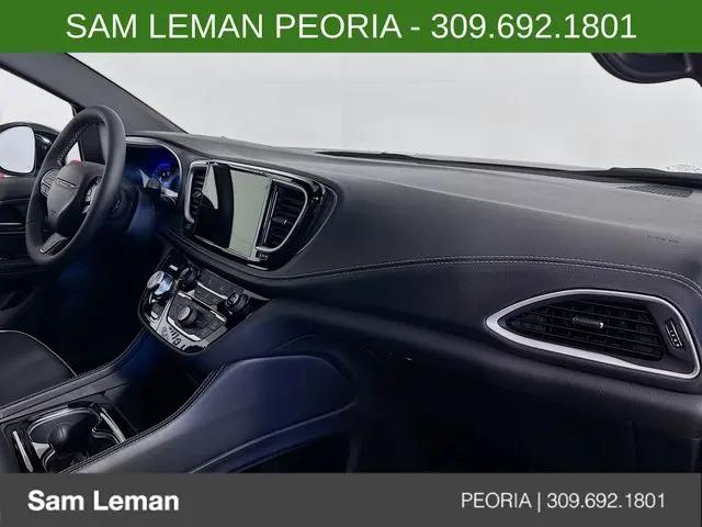2027 Chrysler Pacifica Limited