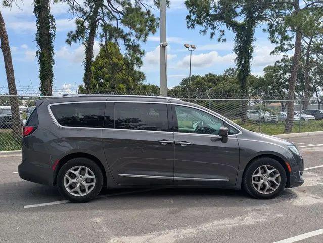2017 Chrysler Pacifica Touring-L Plus